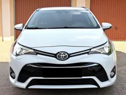 Weiß Gebraucht 2018 Toyota Avensis Comfort Kombi | 11.500 € (Fairer Preis)