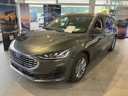 Magnetic metallic grau Neu 2025 Ford Focus Titanium Kombi | 32.850 € (Teuer)