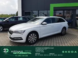 Moonweiss metallic Gebraucht 2023 Skoda Superb Kombi | 36.850 € (Fairer Preis)