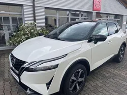 Pearl white/ dach black met Gebraucht 2023 Nissan Qashqai N-Connecta SUV | 25.900 € (Fairer Preis)
