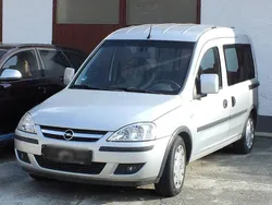 Silber Gebraucht 2010 Opel Combo Van / Kleinbus | 3.900 € (Etwas zu teuer)