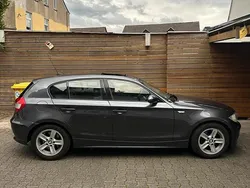 Grau Gebraucht 2006 BMW 120 Kleinwagen | 2.900 € (Fairer Preis)