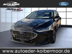 Obsidianschwarz (schwarz) Gebraucht 2024 Ford Focus Titanium Limousine | 26.880 € (Fairer Preis)