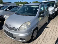 Silber Gebraucht 2005 Toyota Yaris Verso Van / Kleinbus | 1.999 € (Guter Preis)