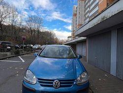 Blau Gebraucht 2003 VW Golf V Kleinwagen | 2.400 € (Fairer Preis)