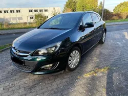 Grün Gebraucht 2015 Opel Astra Edition Limousine | 6.800 € (Superpreis)