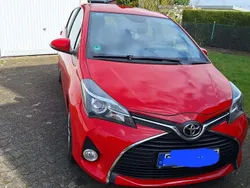 Rot Gebraucht 2015 Toyota Yaris Comfort Limousine | 7.700 € (Guter Preis)