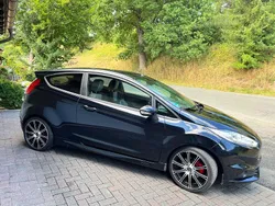 Schwarz Gebraucht 2016 Ford Fiesta ST Kleinwagen | 10.999 € (Fairer Preis)