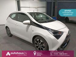 Weiß Gebraucht 2021 Toyota Aygo X-play Kleinwagen | 11.550 € (Fairer Preis)