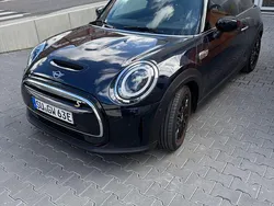 Schwarz Gebraucht 2021 Mini Cooper SE Kleinwagen | 18.300 € (Fairer Preis)