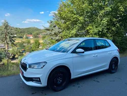 Candyweiss Neu 2025 Skoda Fabia Essence Limousine | 17.990 € (Fairer Preis)
