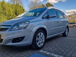 Silber Gebraucht 2009 Opel Zafira Innovation Van / Kleinbus | 5.699 € (Etwas zu teuer)
