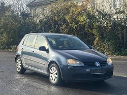 Blau Gebraucht 2005 VW Golf V Kleinwagen | 2.650 € (Fairer Preis)