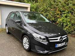 Schwarz Gebraucht 2016 Mercedes B180 Van / Kleinbus | 14.000 € (Guter Preis)