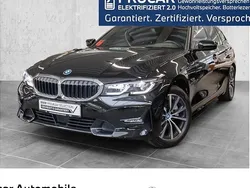Schwarz Gebraucht 2022 BMW 320e Sport Line Kombi | 26.480 € (Fairer Preis)
