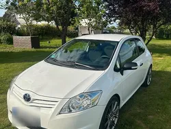 Weiß Gebraucht 2012 Toyota Auris Kleinwagen | 7.900 € (Etwas zu teuer)