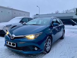 Blau Gebraucht 2016 Toyota Auris Touring Sports Edition-S Kombi | 13.990 € (Etwas zu teuer)