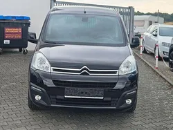 Schwarz Gebraucht 2016 Citroën Berlingo SELECTION Van / Kleinbus | 6.999 € (Fairer Preis)