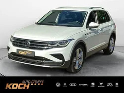 Oryxweiß perlmutteffekt Gebraucht 2021 VW Tiguan Elegance SUV | 33.930 € (Etwas zu teuer)