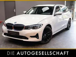 Alpinweiss iii Gebraucht 2021 BMW 318 Advantage Kombi | 24.990 € (Guter Preis)