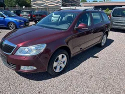 Cervena rosso brunello/rosso b Gebraucht 2011 Skoda Octavia Elegance Kombi | 6.490 € (Superpreis)