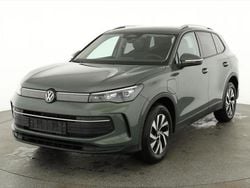 Cipressino grün metallic Neu 2025 VW Tiguan Life SUV | 46.875 € (Superpreis)