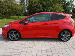 Rot Gebraucht 2016 Ford Fiesta ST Kleinwagen | 10.500 € (Fairer Preis)