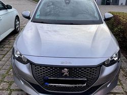 Silber Gebraucht 2022 Peugeot e-208 Allure+ Kleinwagen | 15.950 € (Fairer Preis)