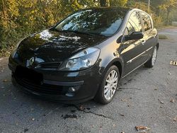 Schwarz Gebraucht 2007 Renault Clio III Kleinwagen | 1.950 €