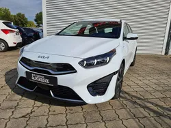 Carraraweiß Gebraucht 2021 Kia Ceed Sportswagon Vision Kombi | 20.890 € (Guter Preis)