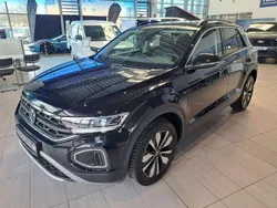 Deep black perleffekt Gebraucht 2023 VW T-Roc Move SUV | 19.490 € (Fairer Preis)