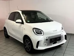 Weiss Gebraucht 2021 Smart ForFour Electric Drive Exclusive Kleinwagen | 11.600 € (Fairer Preis)