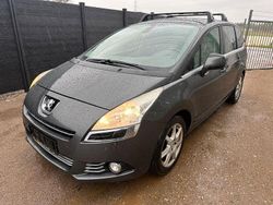 Grau Gebraucht 2011 Peugeot 5008 Premium Limousine | 2.900 € (Etwas zu teuer)