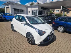 Weiß Gebraucht 2018 Toyota Aygo Connect Style Kleinwagen | 8.499 € (Fairer Preis)