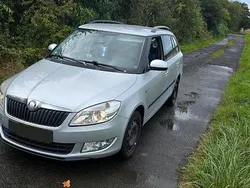Silber Gebraucht 2010 Skoda Fabia Kombi | 2.200 €