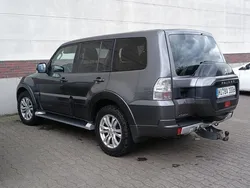 Grau Gebraucht 2017 Mitsubishi Pajero SUV | 16.500 € (Etwas zu teuer)