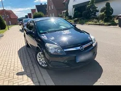 Schwarz Gebraucht 2009 Opel Astra GTC Coupé | 2.900 €