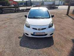 Weiß Gebraucht 2010 Toyota Aygo Kleinwagen | 2.200 € (Fairer Preis)