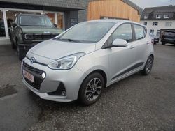 Silber Gebraucht 2016 Hyundai i10 Style Kleinwagen | 12.990 € (Teuer)