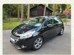 Schwarz Gebraucht 2013 Peugeot 208 Kleinwagen | 5.500 € (Etwas zu teuer)