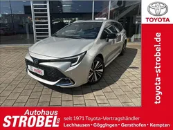 Cosmicsilber metallic Neu 2025 Toyota Corolla Limousine | 32.880 €