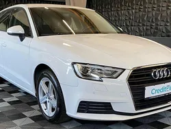 Weiß Gebraucht 2020 Audi A3 Sportback Comfort Limousine | 20.490 € (Guter Preis)