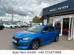 Blau Gebraucht 2021 Peugeot e-208 Allure Kleinwagen | 16.940 € (Fairer Preis)