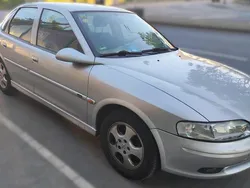 Silber Gebraucht 2000 Opel Vectra Limousine | 1.800 €