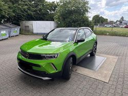 Grün Gebraucht 2023 Opel Mokka-e Elegance SUV | 20.300 € (Fairer Preis)