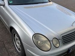 Silber Gebraucht 2005 Mercedes E220 Elegance Limousine | 2.999 € (Guter Preis)