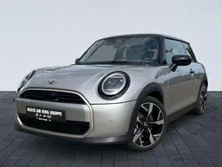 Melting silver (silber) Gebraucht 2024 Mini Cooper Favoured Kleinwagen | 28.440 € (Guter Preis)