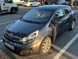Grau Gebraucht 2013 Kia Rio DREAM-TEAM Edition Limousine | 6.500 € (Fairer Preis)
