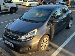 Grau Gebraucht 2013 Kia Rio DREAM-TEAM Edition Limousine | 7.000 € (Fairer Preis)