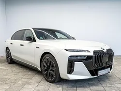 Weiß Gebraucht 2024 BMW M760e Performance Limousine | 148.800 €